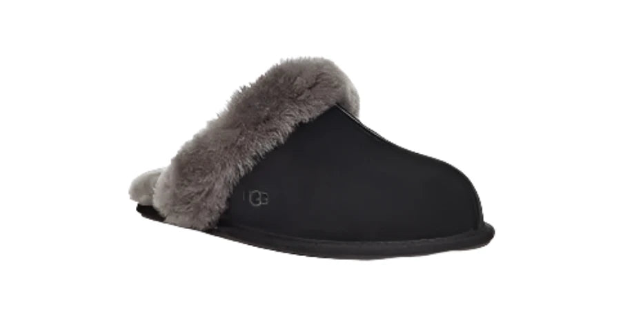 Ugg scuffette best sale slippers metal logo