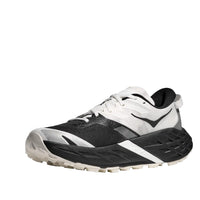 MEN'S HOKA SPEEDGOAT 7 | BLACK | WHITE