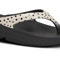 WOMEN'S OOFOS OOLALA SANDAL | PEBBLE