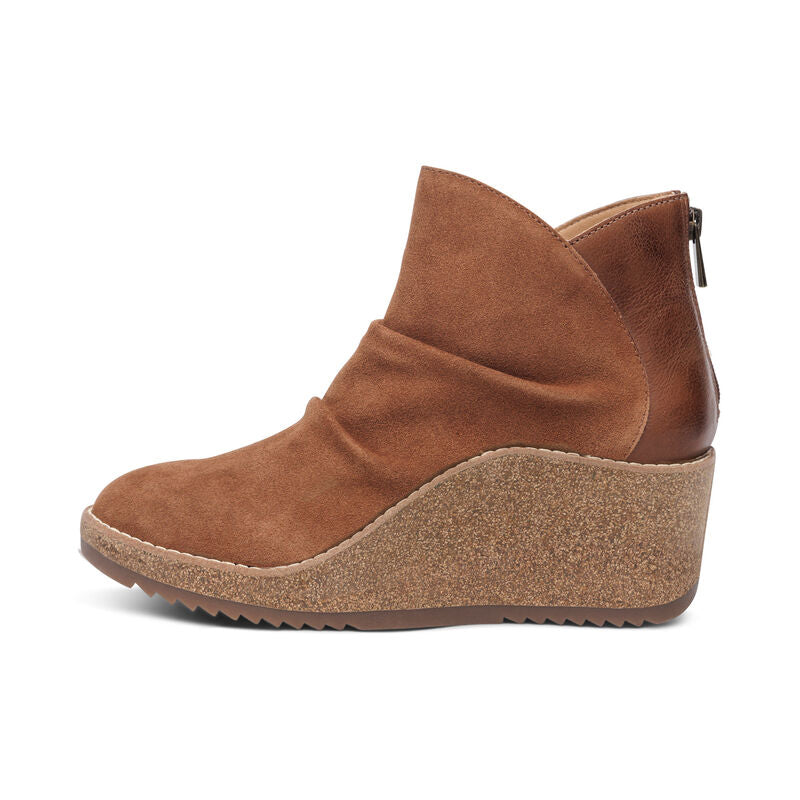 WOMEN'S AETREX KARA ANKLE WEDGE BOOT | COGNAC