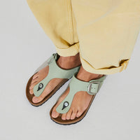 WOMEN'S BIRKENSTOCK GIZEH BIG BUCKLE SANDAL | MATCHA NUBUCK LEATHER