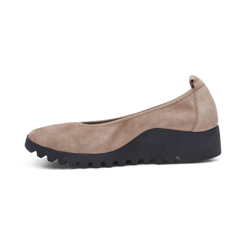 WOMEN'S AETREX BRIANNA BALLET FLAT | TAUPE