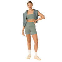 WOMEN'S TAVI STASH AND DASH 6" BIKER SHORTS | LEAF
