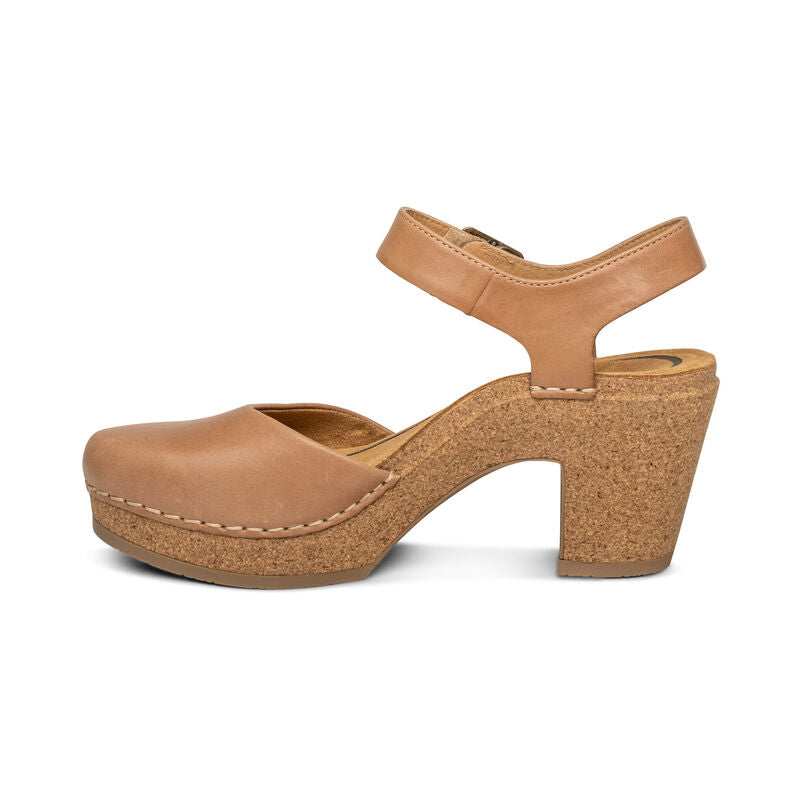 WOMEN'S AETREX FINLEY | CAMEL