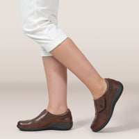 WOMEN'S AETREX KARINA MONK STRAP | BROWN