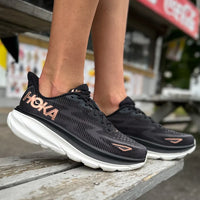 WOMEN'S HOKA CLIFTON 9 | BLACK / ROSE GOLD