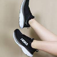 WOMEN'S HOKA BONDI 8 | BLACK / WHITE