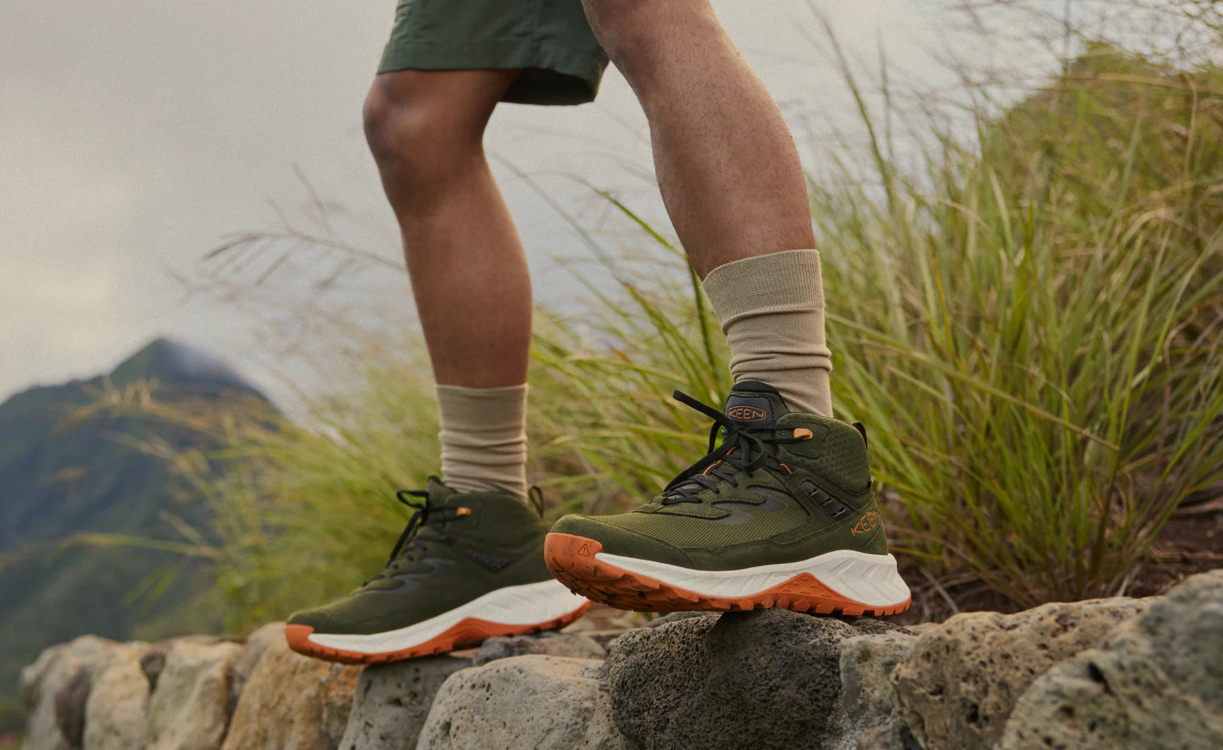 NEW KEEN men\'s hightrail waterproof hiking boots in dark earth/oak buff Targhee Iv Keen Mid Hikers Men main image 2