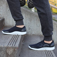 MENS OOFOS OOMG SPORT SLIP-ON RECOVERY SHOE | WHITE / BLACK