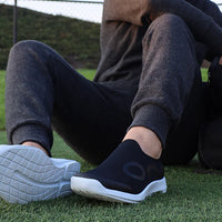 MENS OOFOS OOMG SPORT SLIP-ON RECOVERY SHOE | WHITE / BLACK
