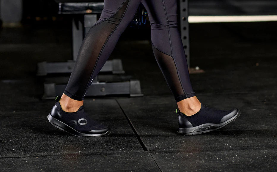 WOMEN'S OOFOS OOMG SPORT LOW SHOE | BLACK