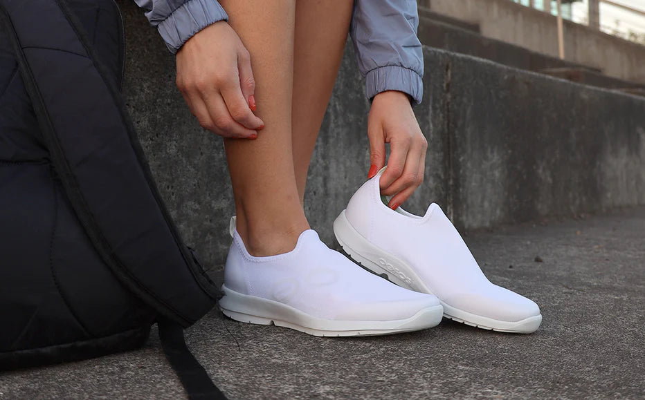 WOMEN'S OOFOS OOMG SPORT LOW SHOE | WHITE – Randy's Shoes