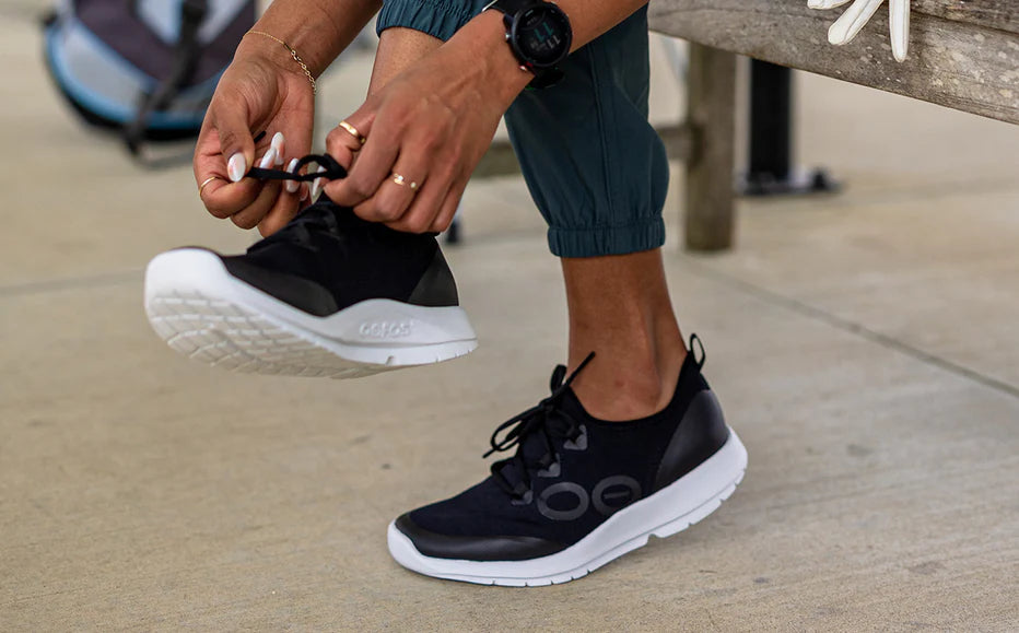 WOMEN'S OOFOS OOMG SPORT LS LOW SHOE | WHITE / BLACK