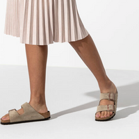 UNISEX BIRKENSTOCK ARIZONA SOFT FOOT BED | TAUPE SUEDE