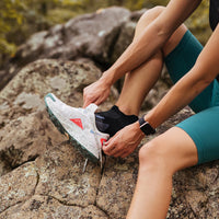 UNISEX FEETURES MERINO 10 ULTRALIGHT NO SHOW TAB SOCKS | CHARCOAL