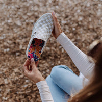 UNISEX FLAT SOCKS MICRO-PLUSH | GROOVY BLOOM