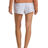 WOMEN'S FREE FLY BAMBOO-LINED ACTIVE BREEZE SHORT - 3" | SEASMOKE CAMO CLOUD GREY