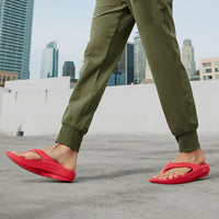 WOMEN'S OOFOS OOLALA SANDAL | NEON BERRY