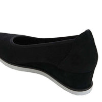 WOMEN'S VANELI DALIAN | BLACK PERF SUEDE