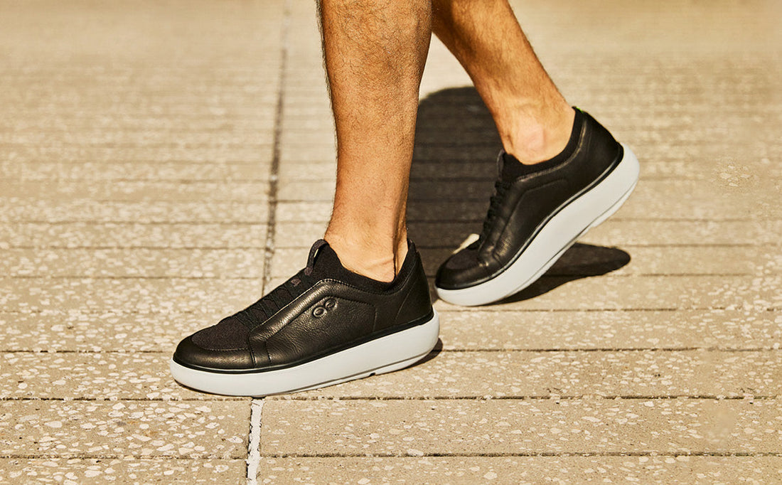 MEN'S OOFOS OOMG+ CLUB SLIP ON LEATHER SHOE | BLACK | WHITE