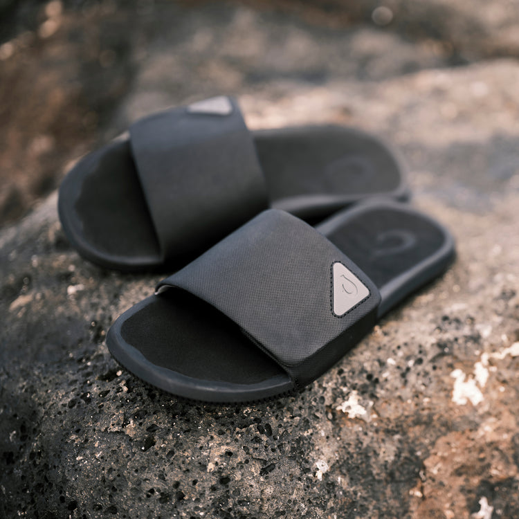 MEN'S OLUKAI ULELE SLIDE | LAVA ROCK / LAVA ROCK