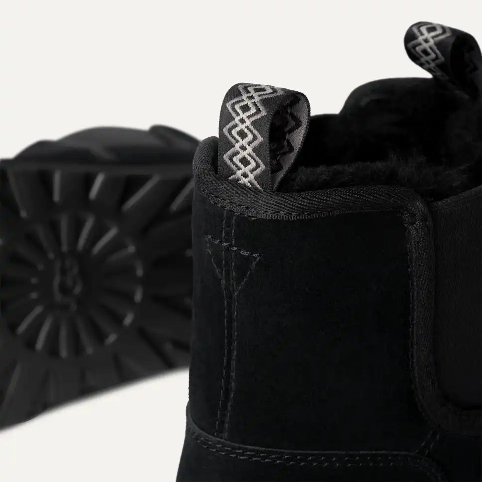 UGG MEN'S NEUMEL CHELSEA SLIPPER | BLACK
