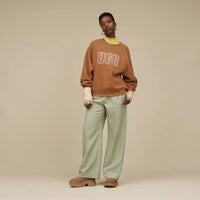 WOMEN'S UGG LOGO CREWNECK | CHESTNUT