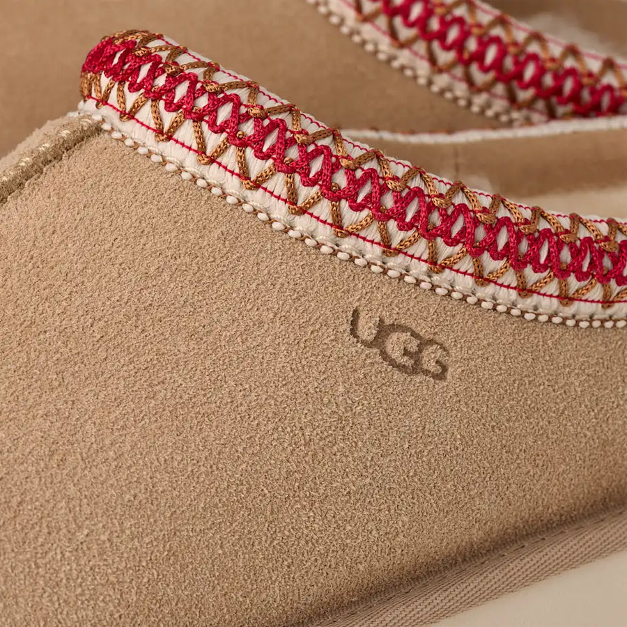 WOMEN'S UGG TASMAN II | SAND | DARK CHERRY
