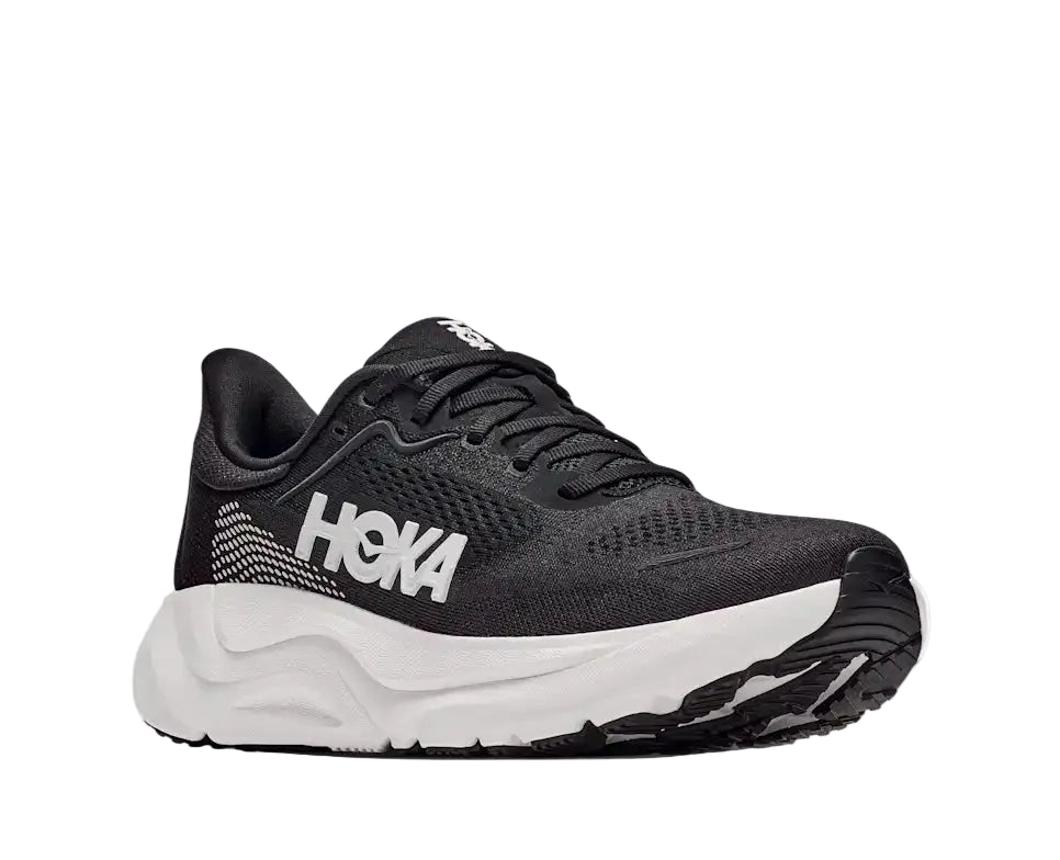 WOMEN'S HOKA ARAHI 9 | BLACK / WHITE