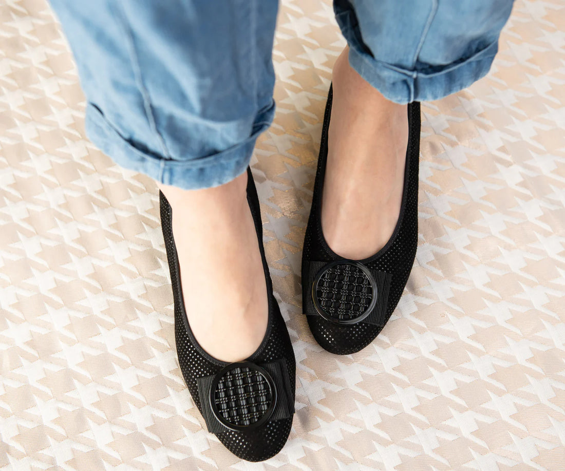 WOMEN'S ARA BAMBI FLAT | BLACK PUNTIKID