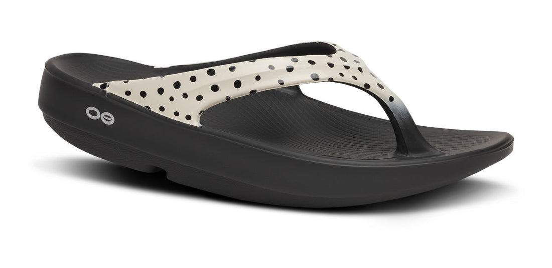 WOMEN'S OOFOS OOLALA SANDAL | PEBBLE