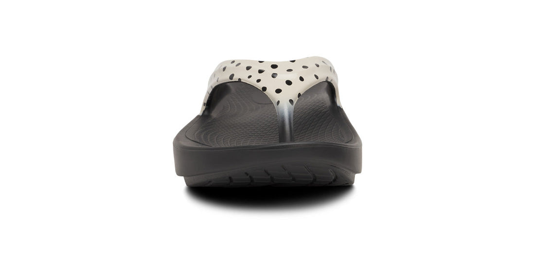 WOMEN'S OOFOS OOLALA SANDAL | PEBBLE
