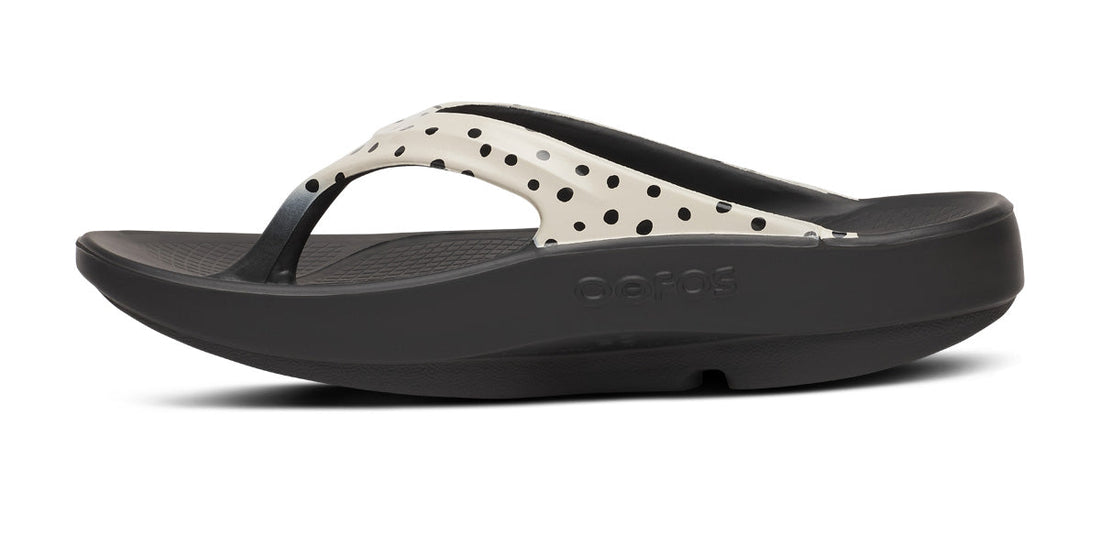 WOMEN'S OOFOS OOLALA SANDAL | PEBBLE