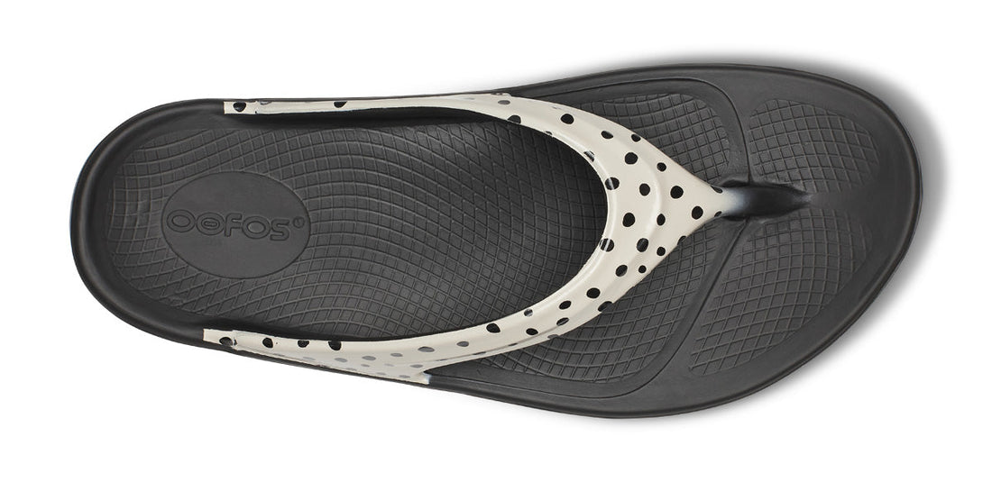 WOMEN'S OOFOS OOLALA SANDAL | PEBBLE