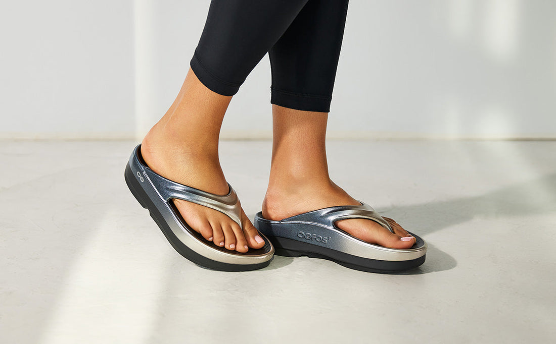 WOMEN'S OOFOS OOMEGA OOLALA LUXE SANDAL | LATTE FADE