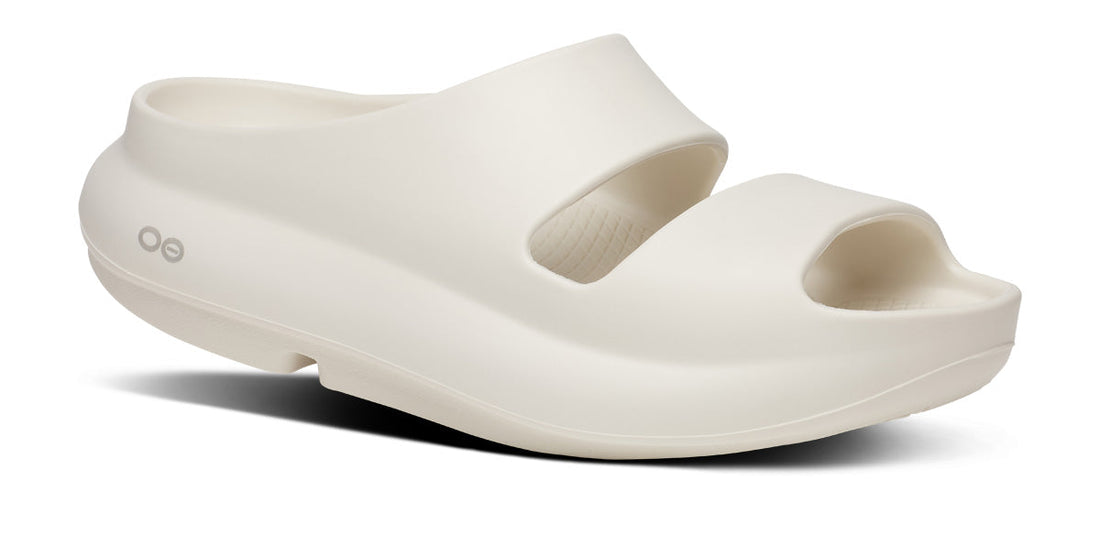 UNISEX OOFOS OOYEA SLIDE | CHALK