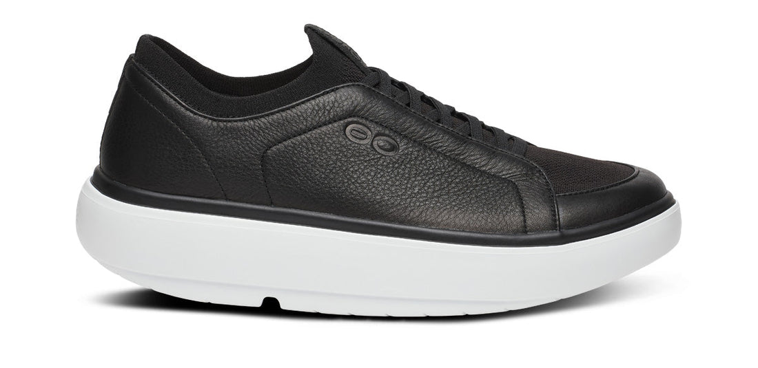 MEN'S OOFOS OOMG+ CLUB SLIP ON LEATHER SHOE | BLACK | WHITE
