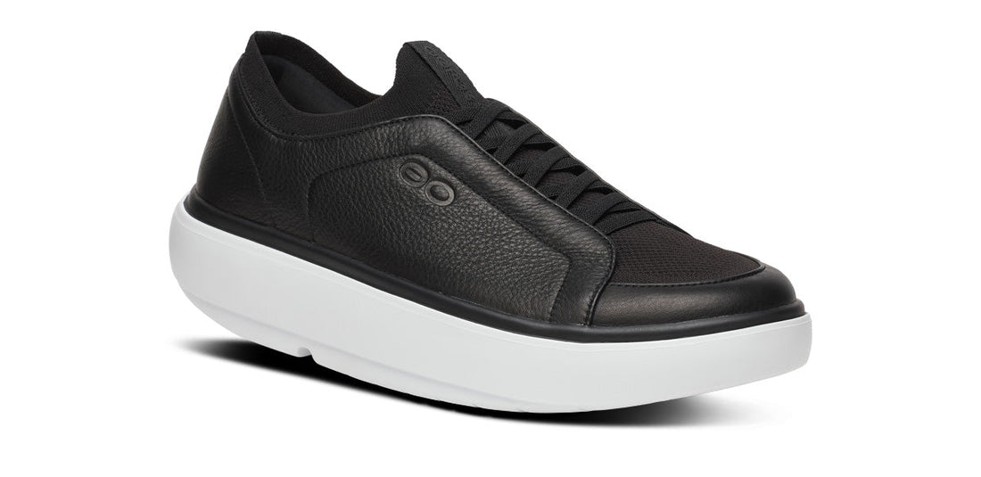 MEN'S OOFOS OOMG+ CLUB SLIP ON LEATHER SHOE | BLACK | WHITE