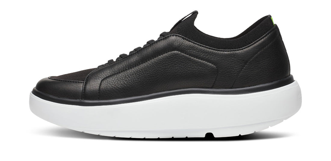 MEN'S OOFOS OOMG+ CLUB SLIP ON LEATHER SHOE | BLACK | WHITE