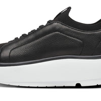 MEN'S OOFOS OOMG+ CLUB SLIP ON LEATHER SHOE | BLACK | WHITE