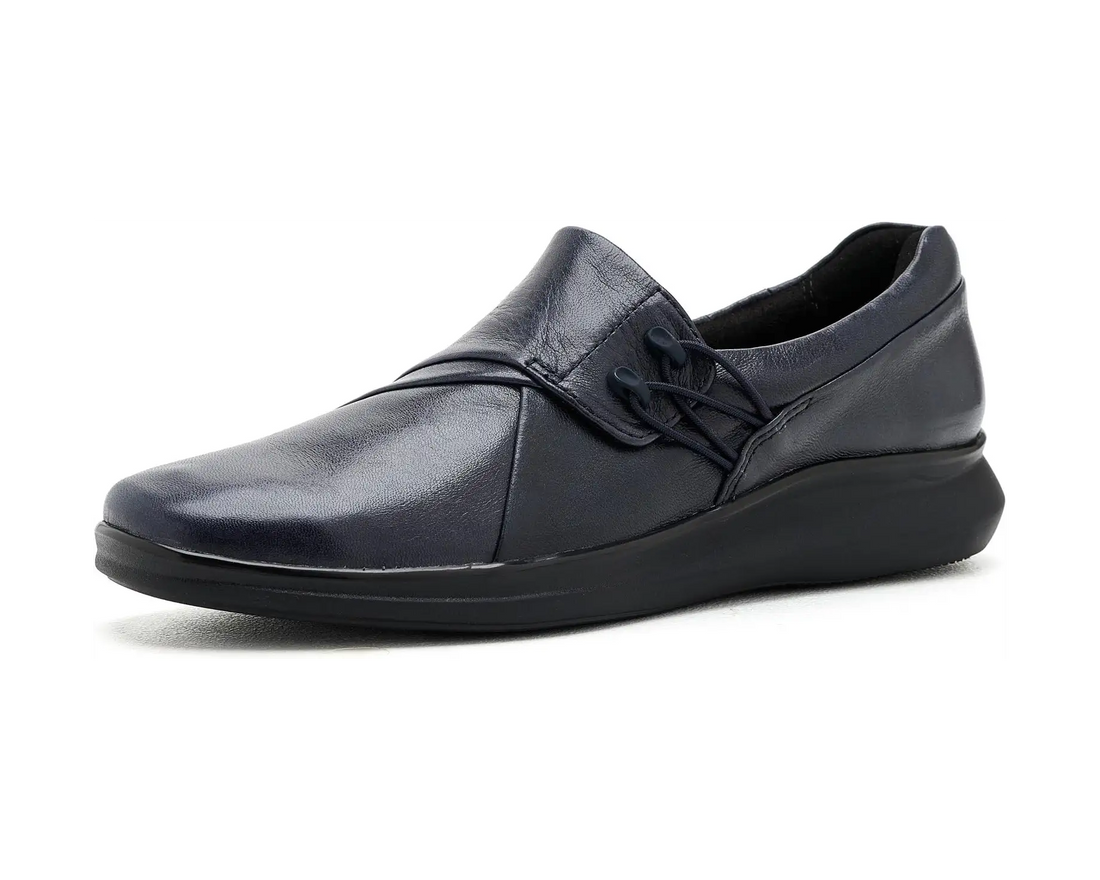 WOMEN'S CLARKS LYNELL SLIP | NAVY LEATHER