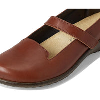 WOMEN'S NAOT PURINI | CHESTNUT SOFT LEATHER
