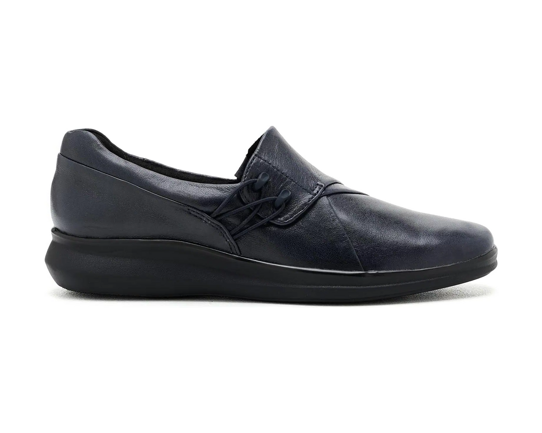WOMEN'S CLARKS LYNELL SLIP | NAVY LEATHER
