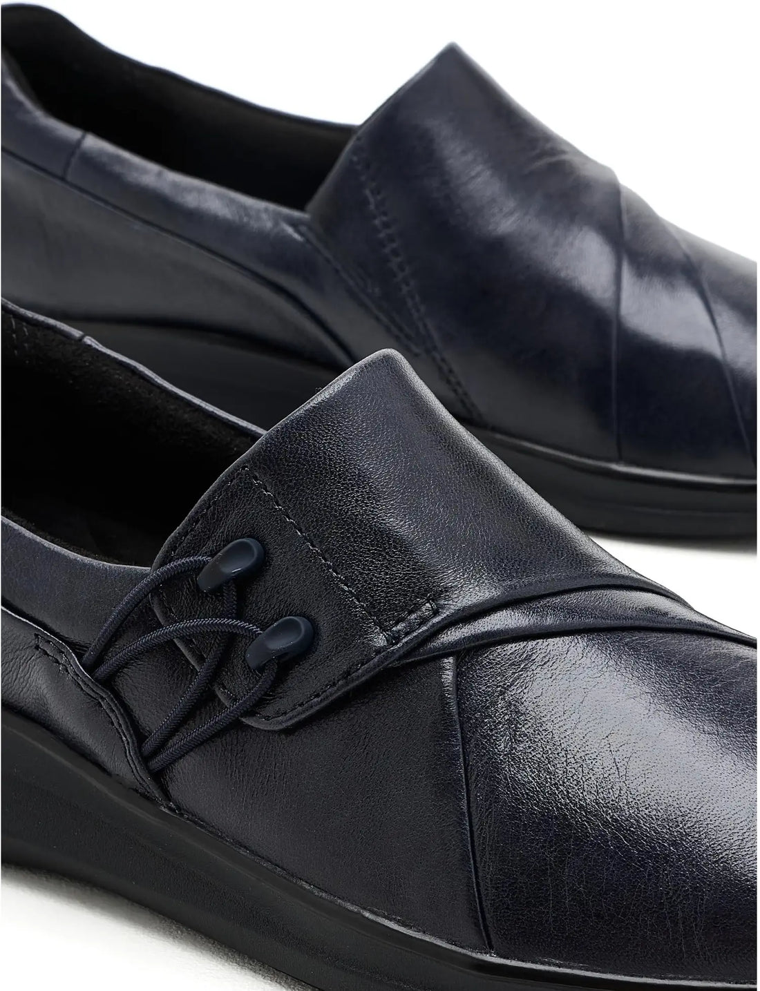 WOMEN'S CLARKS LYNELL SLIP | NAVY LEATHER