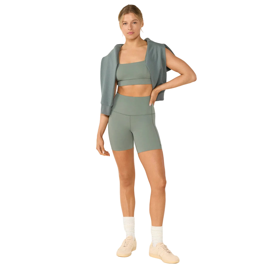 WOMEN'S TAVI STASH AND DASH 6" BIKER SHORTS | LEAF
