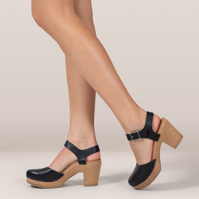Aetrex - Women's Finley Closed Toe Heel Sandals main image 0