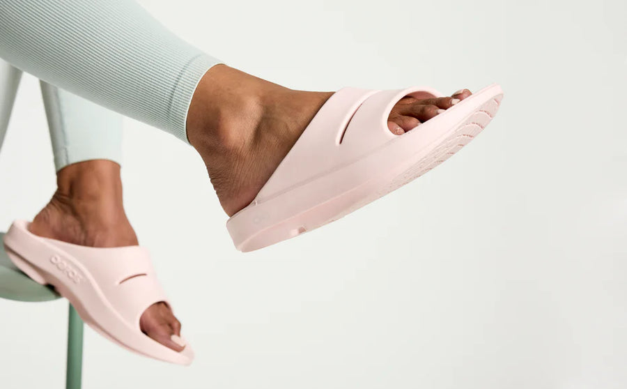 WOMEN'S OOFOS OOAHH RECOVERY SLIDE | BLUSH