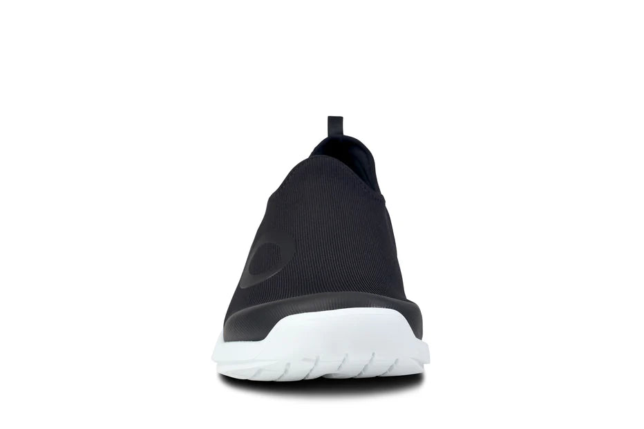 MENS OOFOS OOMG SPORT SLIP-ON RECOVERY SHOE | WHITE / BLACK