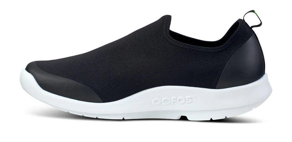 MENS OOFOS OOMG SPORT SLIP-ON RECOVERY SHOE | WHITE / BLACK