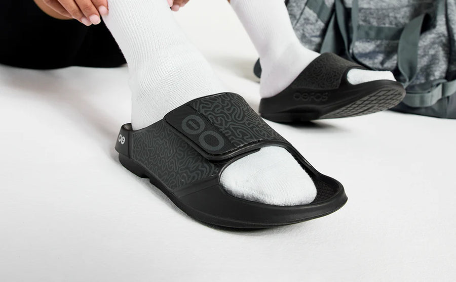 MEN'S OOFOS OOAHH SPORT FLEX LIMITED SLIDE | BLACK LABYRINTH